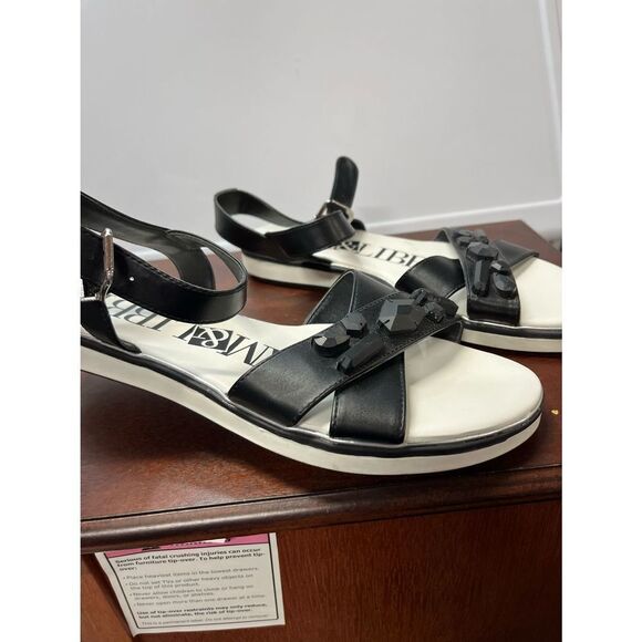 A-Sam and Libby black and white size 10 sandals - Picture 2 of 3